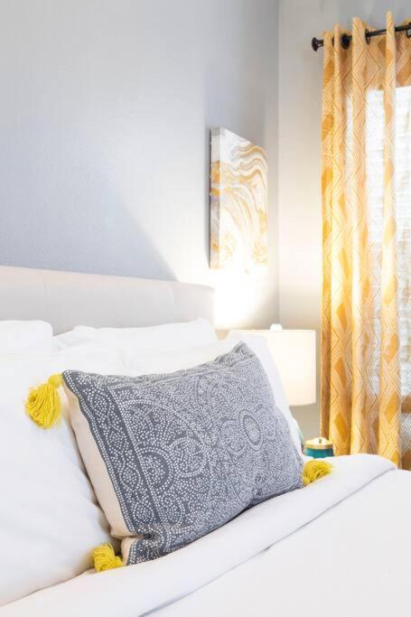 Apartment Located In Historic District Mins To Downtown, Beaches & Convention Center 롱비치 외부 사진